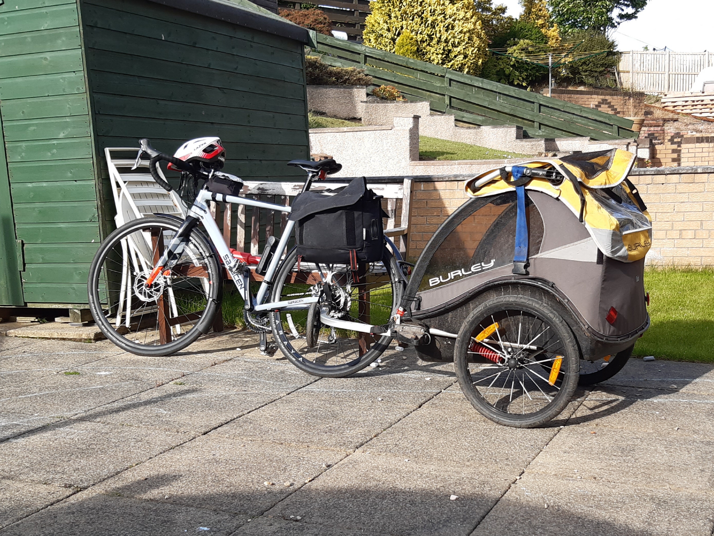 Home and Happy Bicycle with trailer