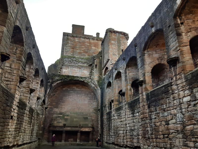 The main hall of Linlithgow Palace.